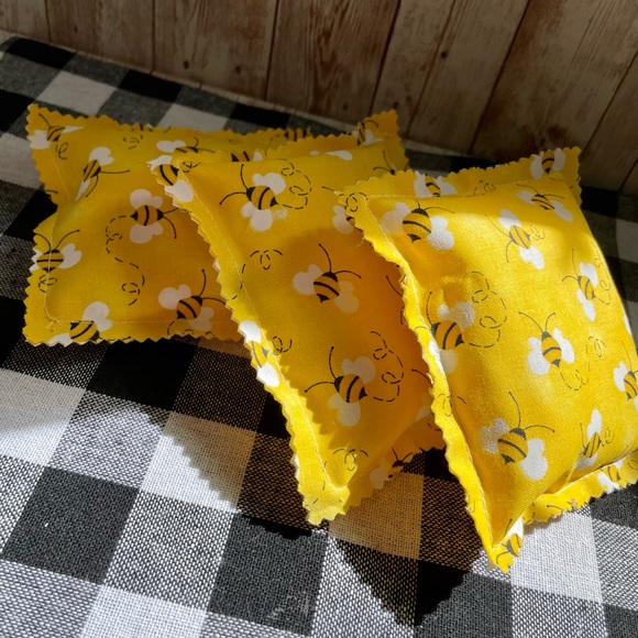 ⤵️🆕 Mini Pillows Honey Bee | farmhouse| Shelf/Tiered Tray/Basket set 🐝 - Picture 8 of 16